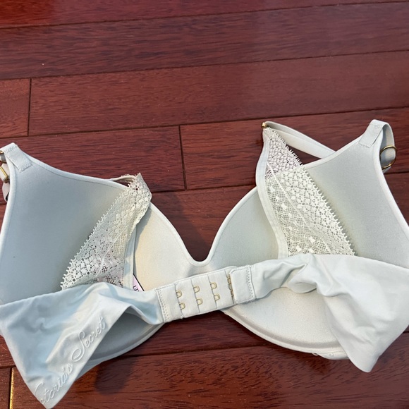 Victoria Secret light mint push up bra size 32DD - Picture 2 of 5